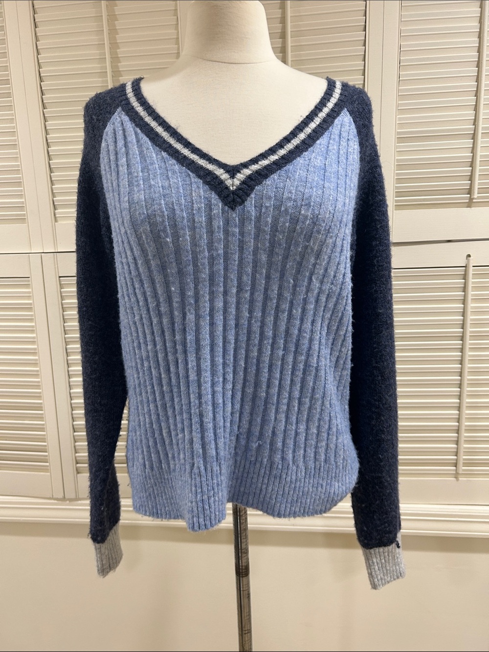 Central Park West V-Neck Ribbed Knit Sweater in Light Blue and Navy